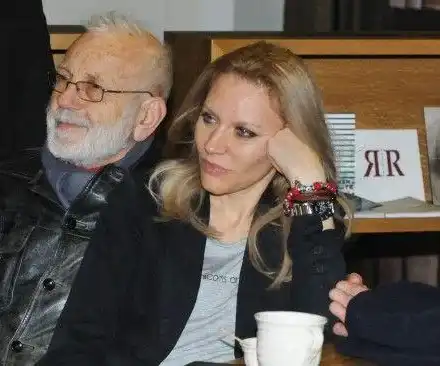 90-годишният Ицко Финци написа книга с 6-годишната си дъщеря Матилда