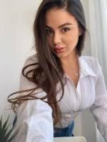 Пухкавата  годеница на Чоткин стана за смях с фотошоп СНИМКИ