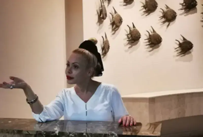 Албена Вулева работи на рецепция в хотел в Кипър