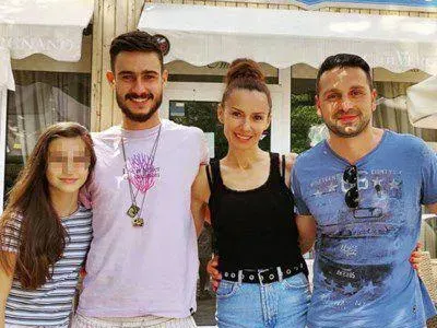 Александър Сано пропуска раждането на внучката си