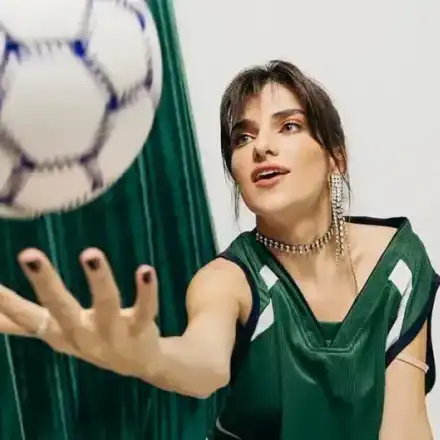 Андреа Банда поиска моден съвет от Благо Джизъса