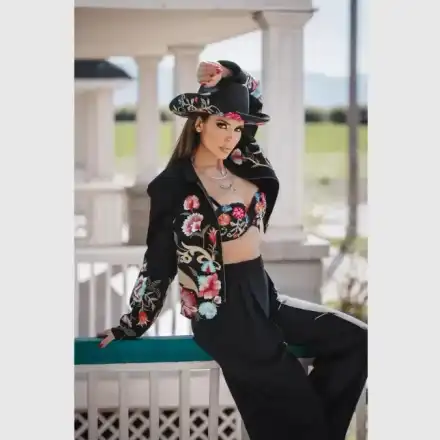 Анелия се кахъри за мистериозен мъж