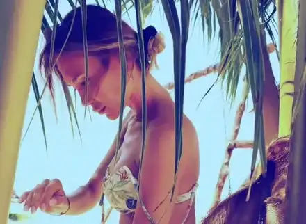 Бившата на Башар Рахал избра "живот на буболечка"