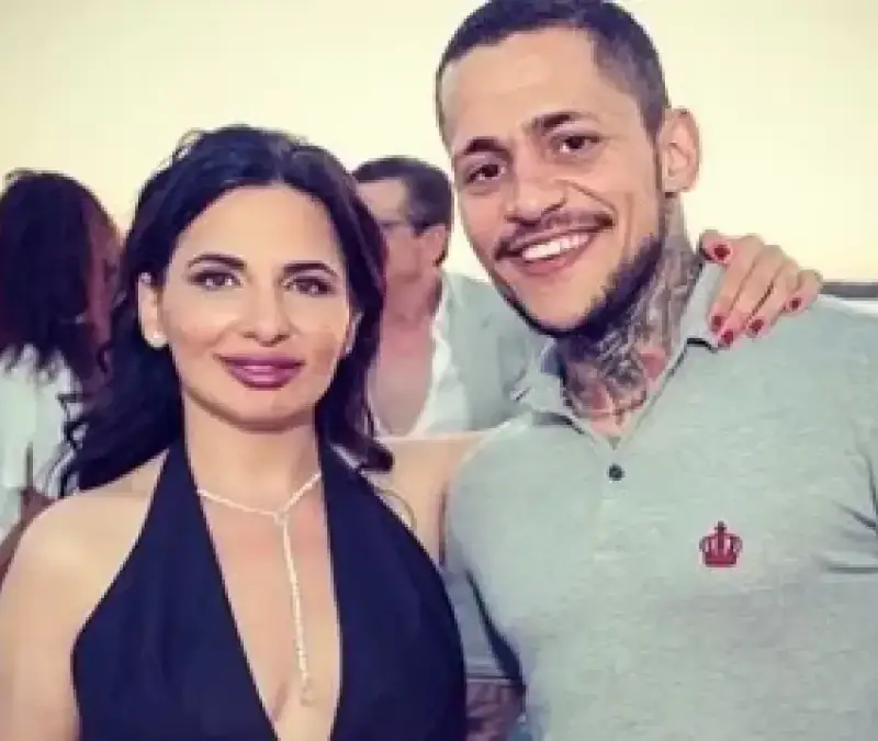 Братът на криптоизмамницата Ружа Игнатова куфее на "Мегадет" (СНИМКИ)