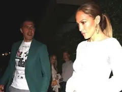 Българин брани Джей Ло от папараци