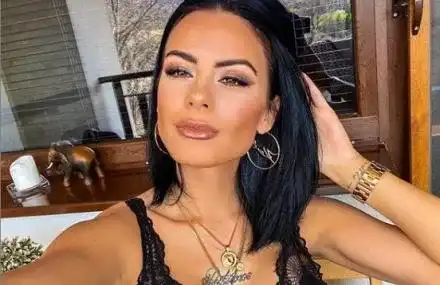 Цвети на Криско  яко се наблъска с филъри