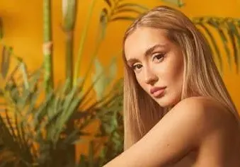 Дара Екимова чукна 22 и  се похвали с нов албум