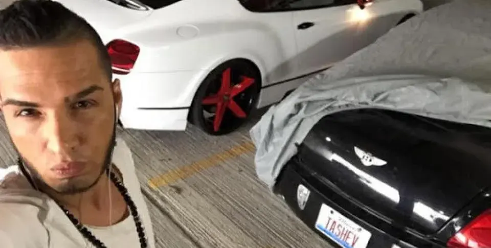 Джино кара „Бентли” и пазарува в мола, но няма пари за заплати