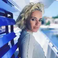 Дръзко: Радина Кърджилова се показа по зърна (Снимки)