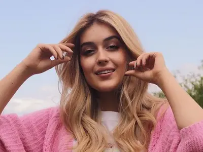 Дъщерята на Гала съвсем заприлича на майка си