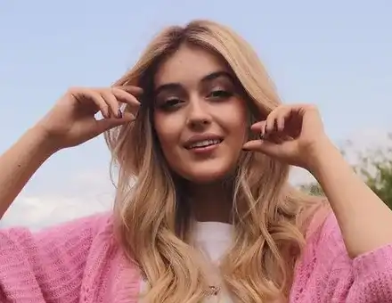 Дъщерята на Гала съвсем заприлича на майка си