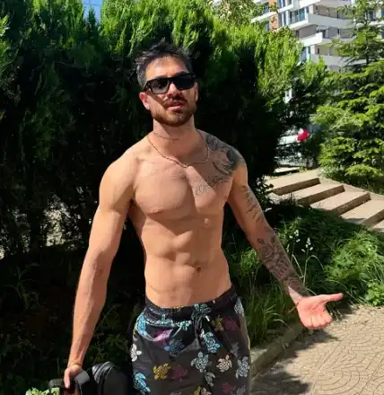 Емрах Стораро надебеля