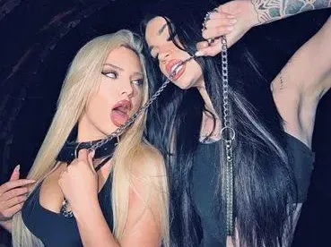 Ергенката Теа във фетиш шоу със звезда от мръснишките филми (Снимки)