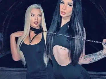 Ергенката Теа във фетиш шоу със звезда от мръснишките филми (Снимки)