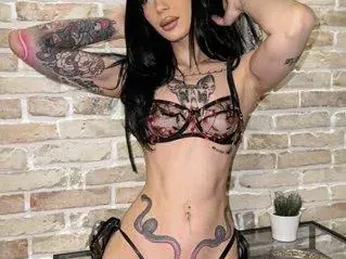 Ергенката Теа във фетиш шоу със звезда от мръснишките филми (Снимки)