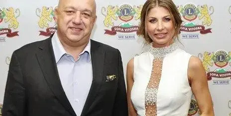 Гаджето на Красен Кралев се фука с чанта за 30 бона (Снимки)