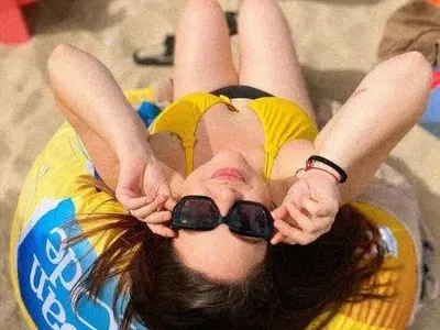 Годеницата на Чоткин: Слаба съм, не е фотошоп! (Снимки по бански+режим)