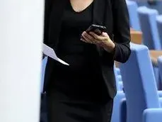 Горещи мацки превзеха парламента (СНИМКИ)