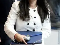 Горещи мацки превзеха парламента (СНИМКИ)