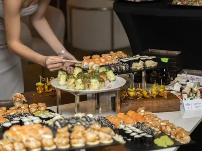 Хотелът на звездите The Emporium Hotel Plovdiv събра куп знаменитости на парти