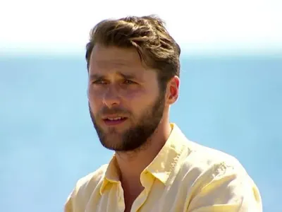 ИЗДИРВА СЕ! Алек Младенов изчезна! Дължи маса пари на продукцията