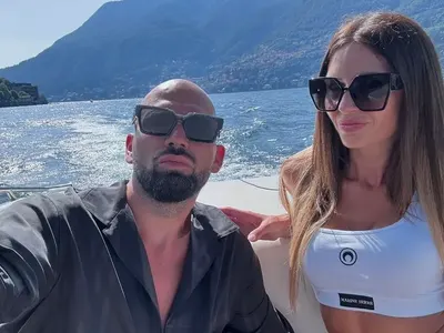 Жената на Месечков си показа срамотиите на плажа (СНИМКИ)