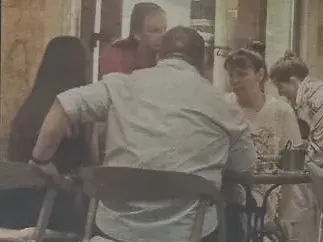 Жени Калканджиева пие, без да се напива (Папарашки снимки)