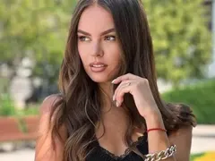 Капитонова прибира 20 бона месечно, без да й се налага да се съблича!