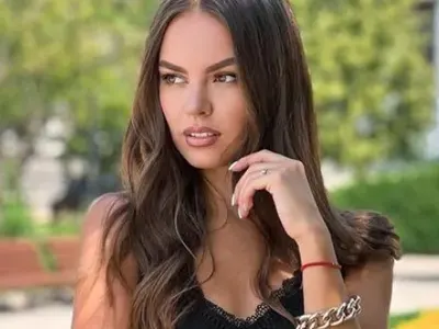 Капитонова прибира 20 бона месечно, без да й се налага да се съблича!