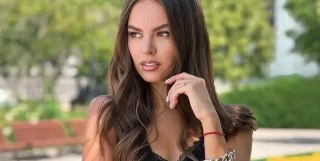 Капитонова прибира 20 бона месечно, без да й се налага да се съблича!