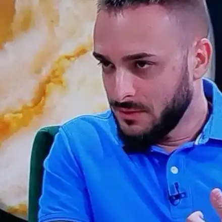 Криско чете по две  книги на месец, за да забогатее още