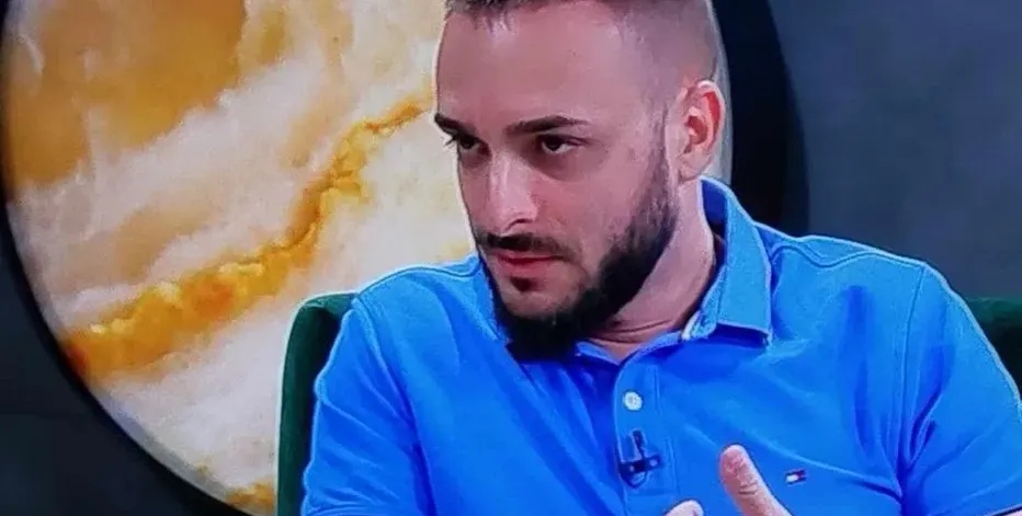 Криско чете по две  книги на месец, за да забогатее още