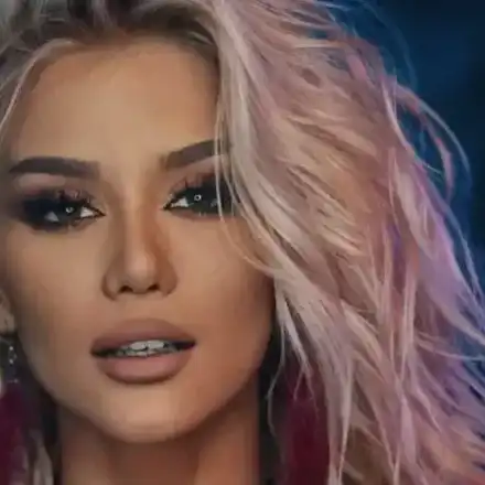 Лидия с ботуши на море