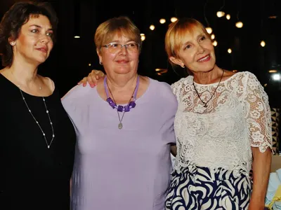 Лорд Евгени Минчев: Кеца ни разказва... Играта, с риза.  Роси Кирилова - това е рокля за възглавници! И още + СНИМКИ