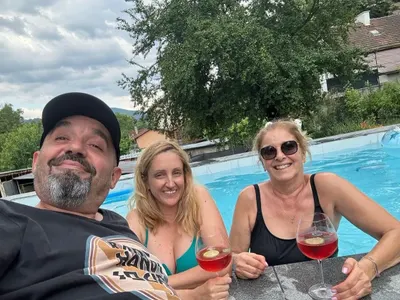 Лято е: Русата Златка  се пече на Халкидики, Диона на яхта, Антоанет Пепе на каравана у нас (Снимки)