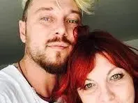 Mиро се подстригва при сестра си