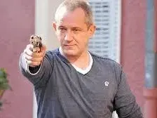 Мутренска идилия: Мамини синчета размахват пищови (Снимки)