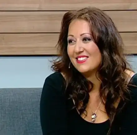 НАГЛОСТ: Милица Гладнишка завличана с пари от депутати