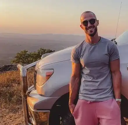 Наум Шопов се изхвърли - иска 90 бона за старата си кола