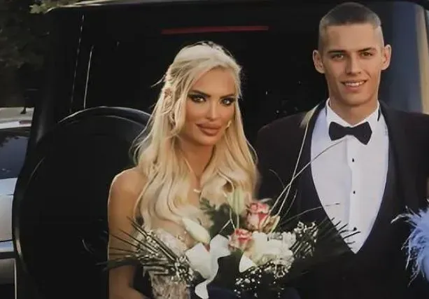 Не е ли малко странно? Анита на Рачков стана дама на бала на брат си (ФОТО)