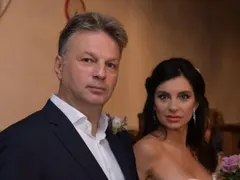 Николай Дойнов и жена му закъснели за собствената си сватба