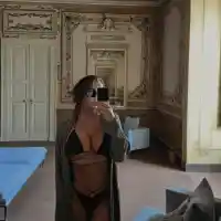 Николета показа ренесансов бюст