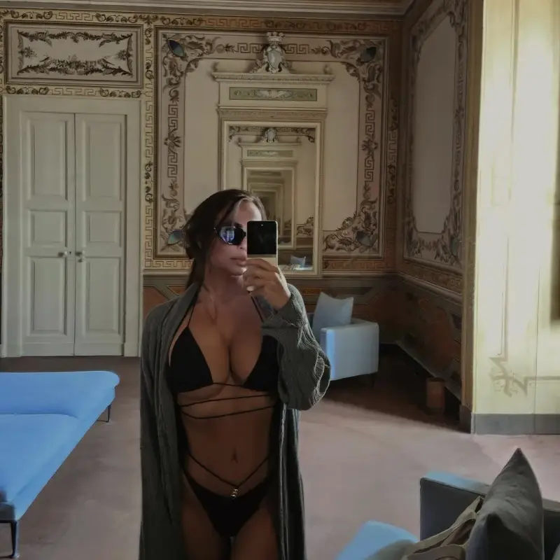 Николета показа ренесансов бюст