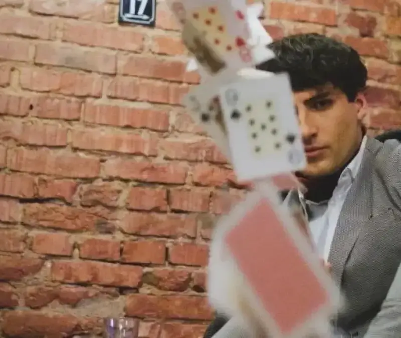 Петър Дочев  се мръщи на  3500 лева хонорар