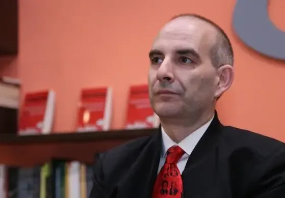 Петър Волгин преспал с една дузина колежки от БНР