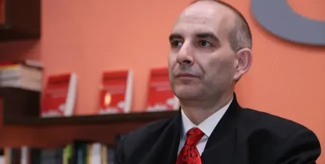 Петър Волгин преспал с една дузина колежки от БНР