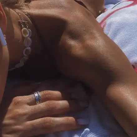 Попфолк фурия извади прелестите на показ! (СНИМКА)