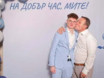 Рачков танцува с майка си на абитуриентския бал на сина си (Снимки)