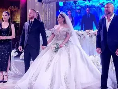 Роксана вдигна трета сватба с лихвар, роклята й тежи над 30 кг.