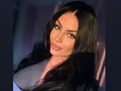 СЕЛФИ ФАЛ! Миска си отряза брадичката с фотошоп